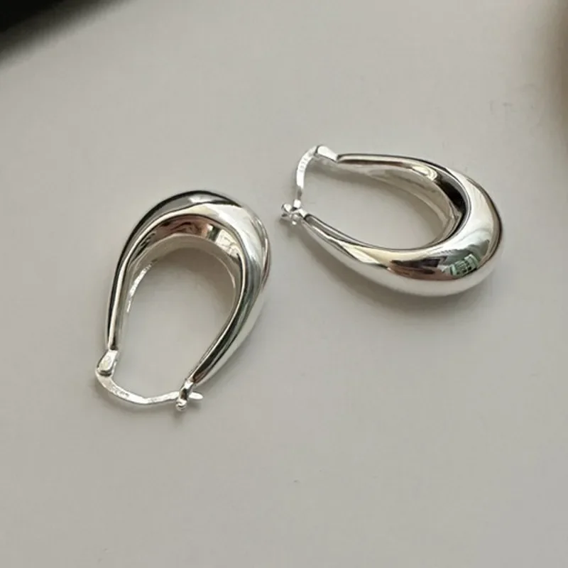 

UMQ New 100% S925 Silver Jewelry Fashionable Crescent Earrings Simple Women's Earrings Wholesale Free Shipping