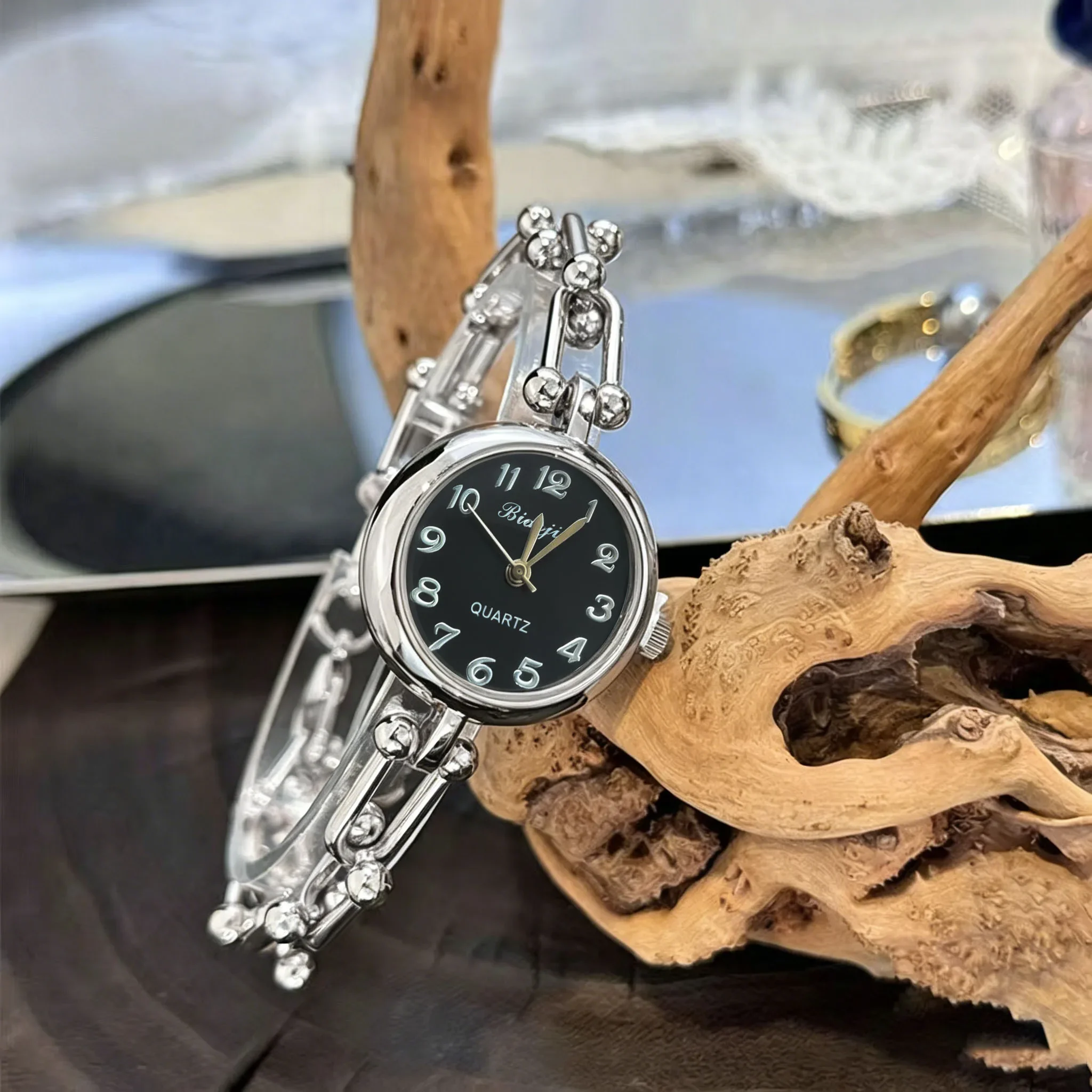 Elegant Women's Fashion Watch – Perfect for Business and Casual Occasions