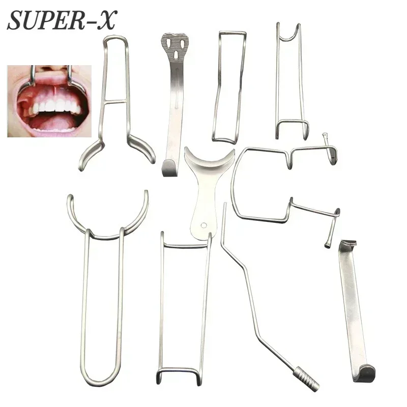 Impianto dentale ortodontico divaricatore per labbra e guance