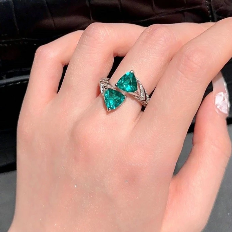 

Комплект из кольца и кольца, с изумрудом