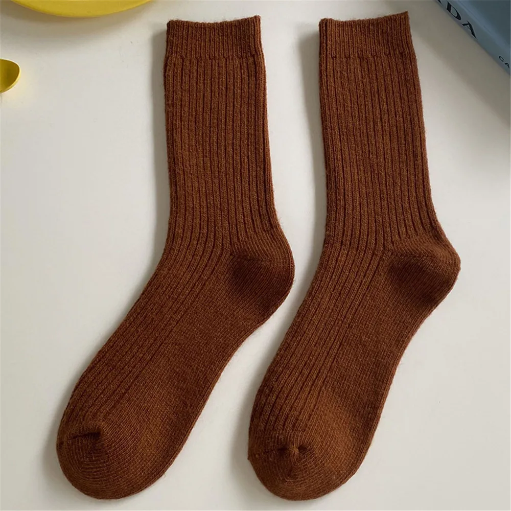 Herfst Winter Nieuwe Vrouwen Sokken Japanse Effen Kleur Wollen Sokken Retro Warm Mid-Buis Sokken Vrouwen Verdikte sokken
