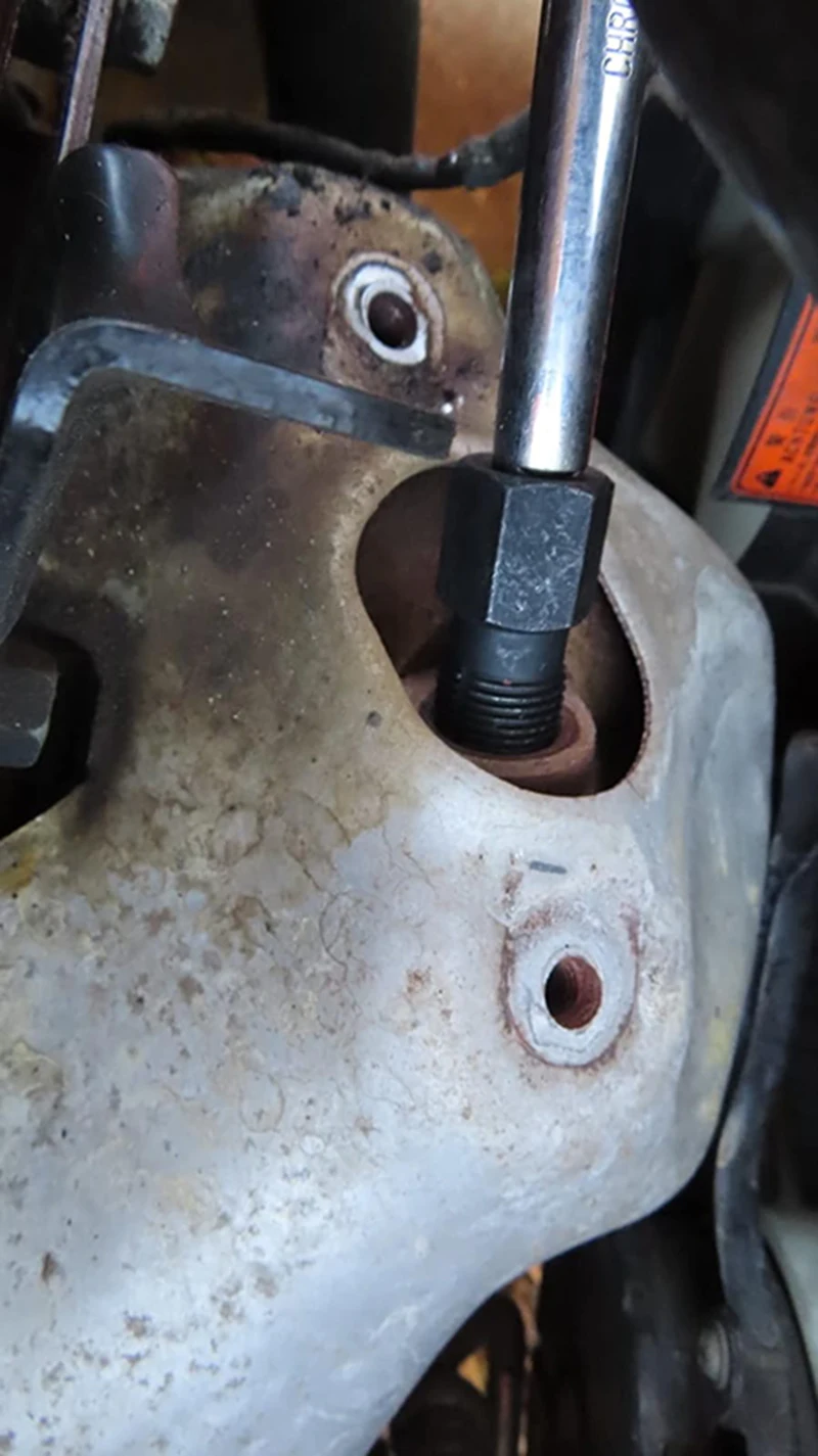 Thread chasers for cleaning and repair