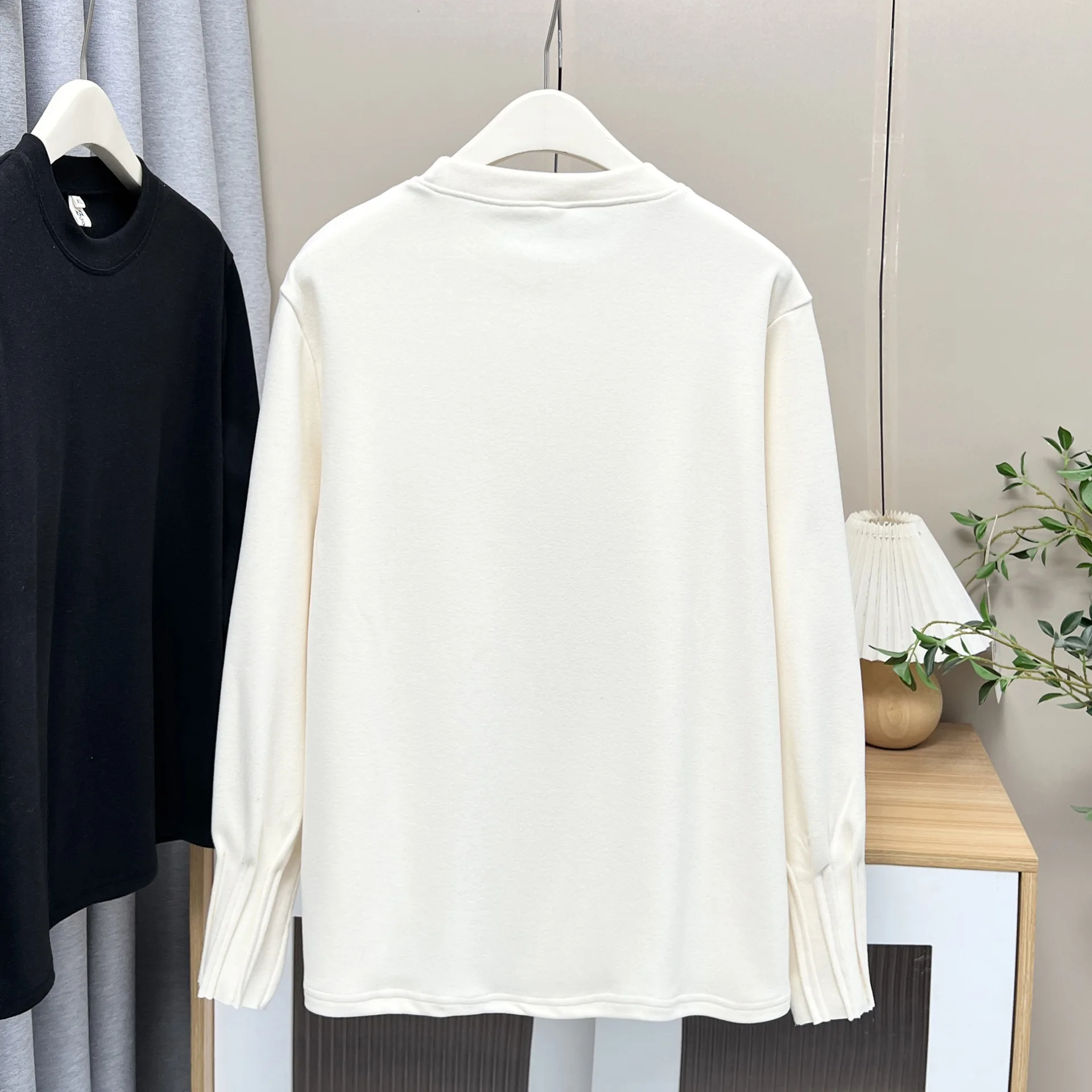 XXXXL Fashion Plus Size Women's T-Shirt Stylish Long Sleeved Pleated Cuffs For The 2025 autumn/winter De Velvet Warm Tops 088