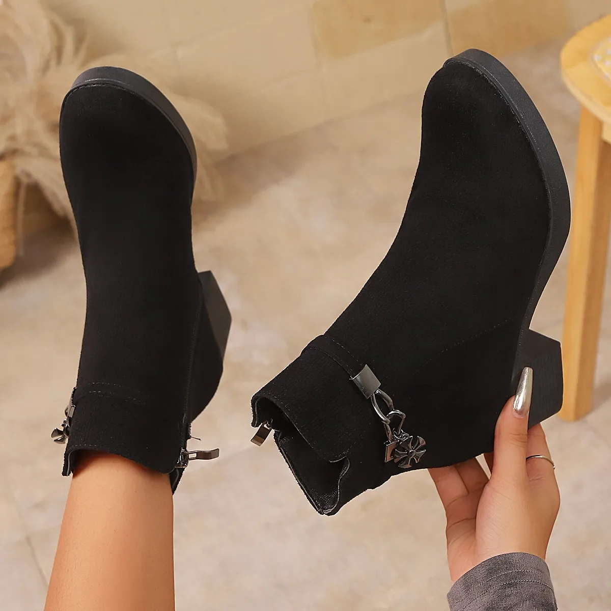 Fashionable New Round Toe Comfortable Casual Work Boots Winter Suede Thick Sole Anti Slip Elegant Short Boots for Women