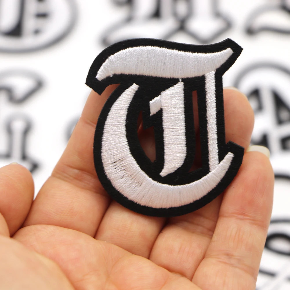 1PC Weiß Griechischen Buchstaben Stickerei Patches Eisen Auf Buchstaben Patch A-Z Patch Gestickte Patch Nähen Auf Patches für Kleidung Name Diy – Detail 22