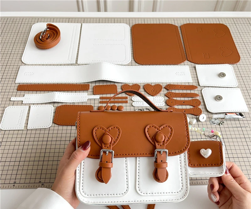POPSEWING Kit Fai Da Te Borsa A Tracolla In Pelle Semplice, Con Pelle Pretagliata E Accessori, Tutorial Incluso, Regalo Creativo Per Mamma E Amiche