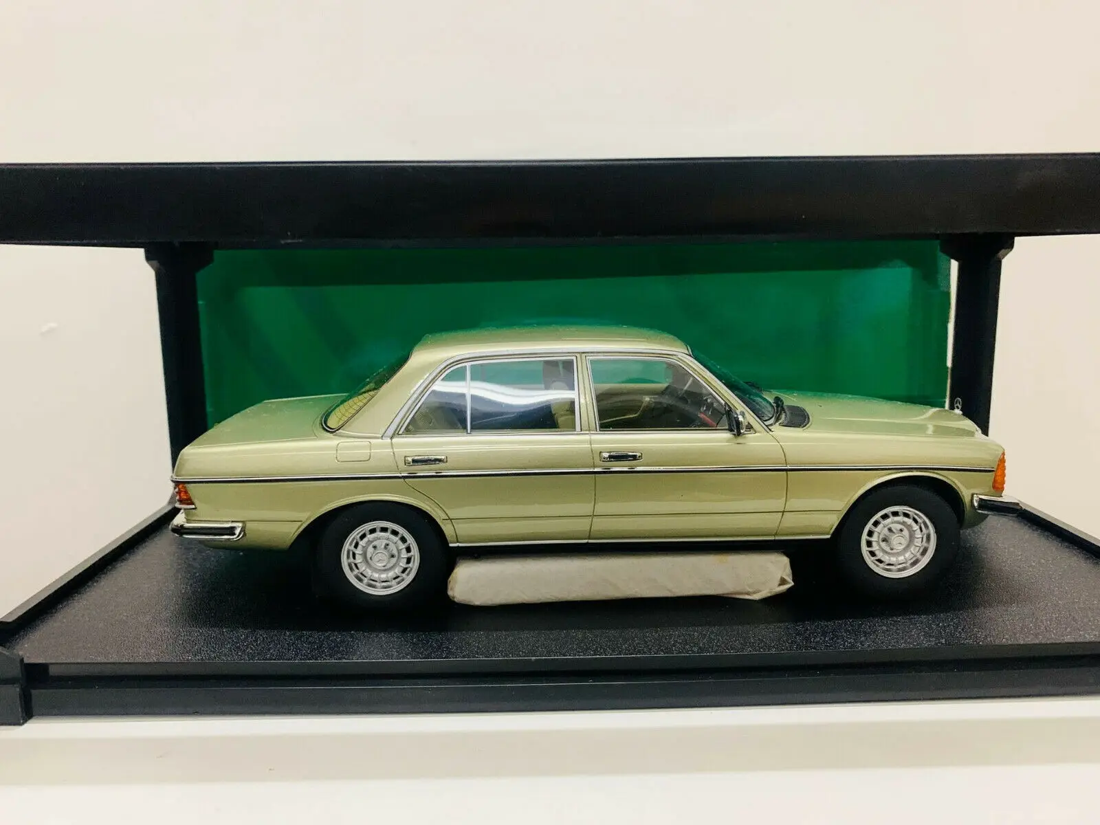 OttocastU2-PLUS-104-033 Cult 1/18 メルセデスベンツ 280E W123