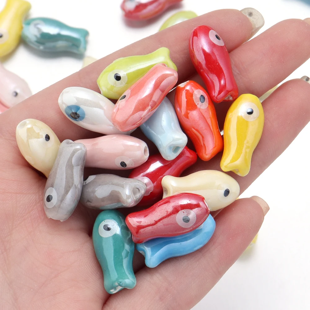 10 pezzi di perline in ceramica con pesci piccoli carini, perline di pesce in porcellana colorata per la creazione di gioielli, accessori per collane, braccialetti fai da te  36