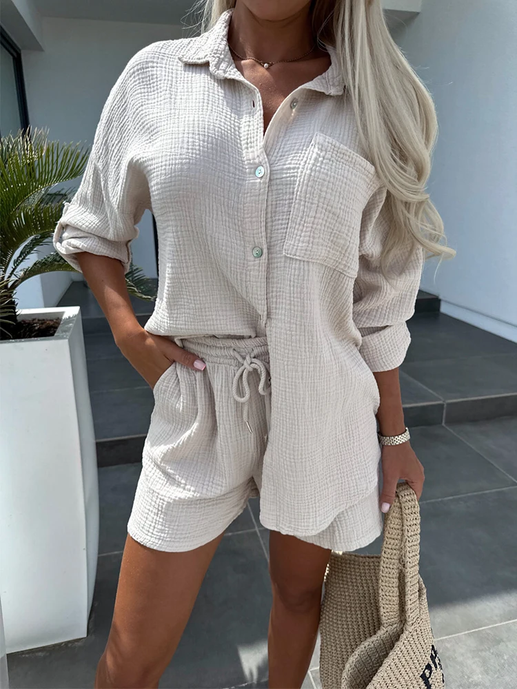 

Женский хлопковый комплект из блузки и шортов, повседневный свободный комплект из 2 предметов, рубашка и шорты со складками, лето 2023