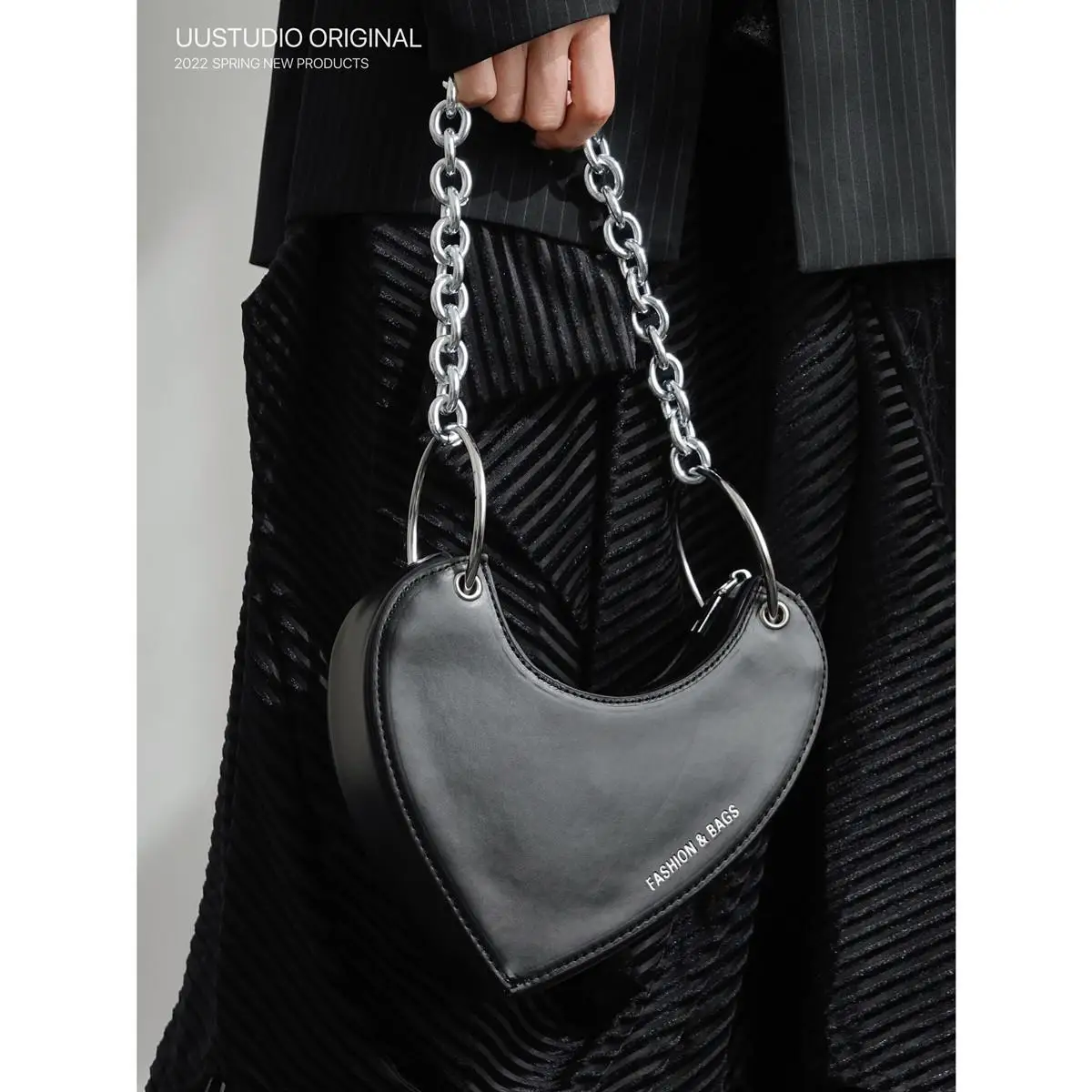thumbnail image 1 of Bolso de mano con diseño de cebra y asa de cadena de metal irregular para mujer, sencillo, informal, todo en uno, portátil, novedad de 2024, 1 of 5