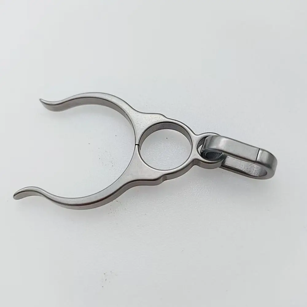 High Quality Light Convenient Titanium Alloy Buckle Durable Grey Outdoor Kettle Hanger Sports Bottle Hook Outdoor Tools