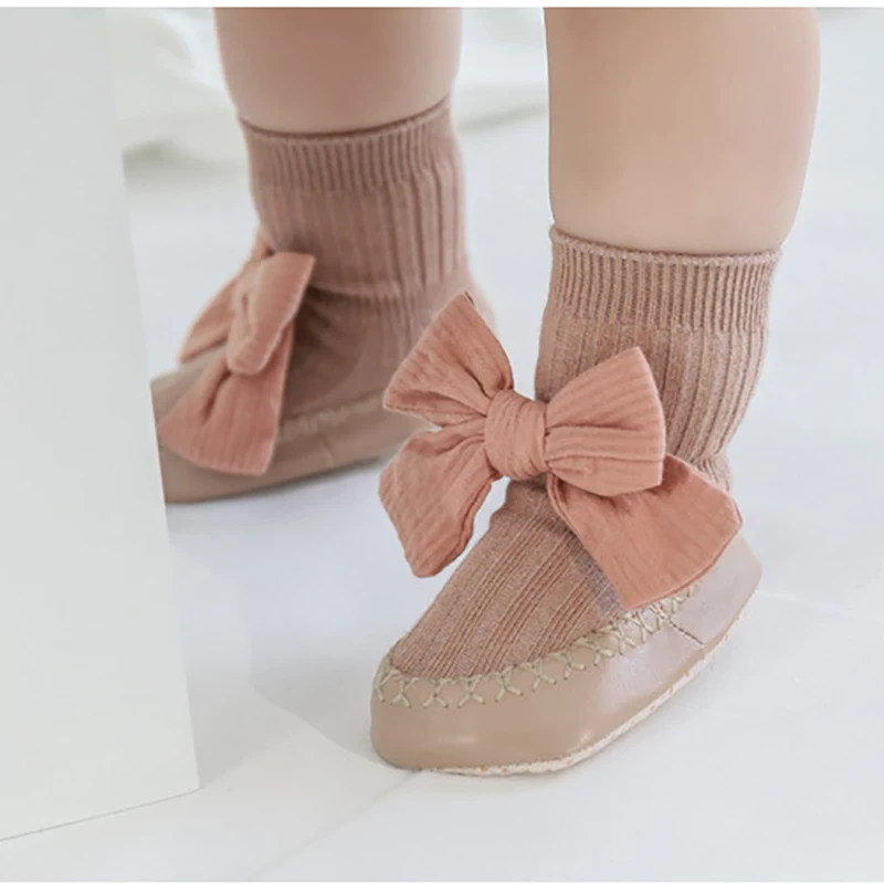 2025 Korean Style Anti-Slip Newborn Baby Leather Sole Floor Socks with Big Bowknot for Walking Toddler Non Slip Footwear Socks