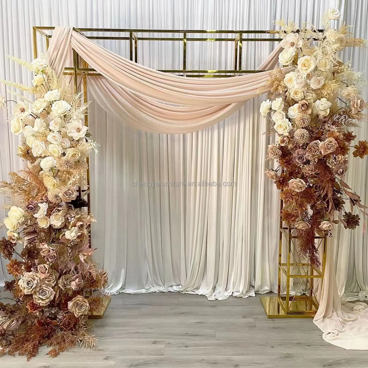 

Shiny Golden Stainless Steel Wedding Floral Arch