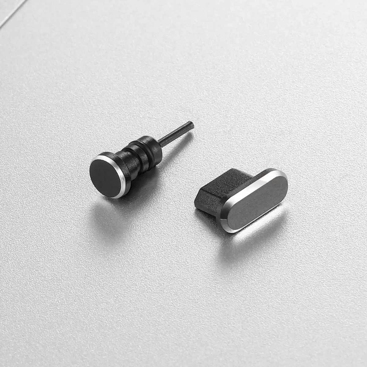 2개 프리미엄 알루미늄 3.5mm 이어폰 잭 및 마이크로 USB 충전 포트 플러그..