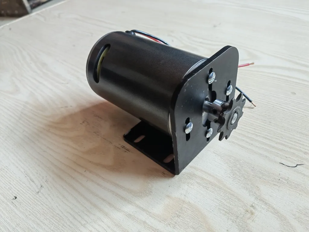 Permanent magnet DC generator 48V 60V 72V with 410 sprocket 550W with lamp charging regulator