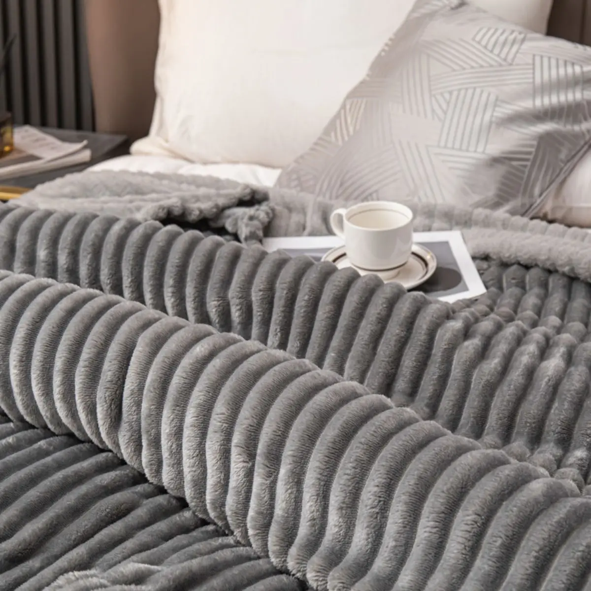 Fashionable wide body solid color striped blanket flannel blanket cover blanket 3