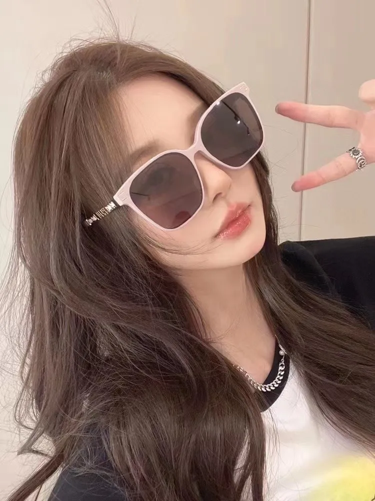 

Internet red tide models ladies sunglasses largeframe square senior sunscreen sunglasses new foreign metalchain leg glasses