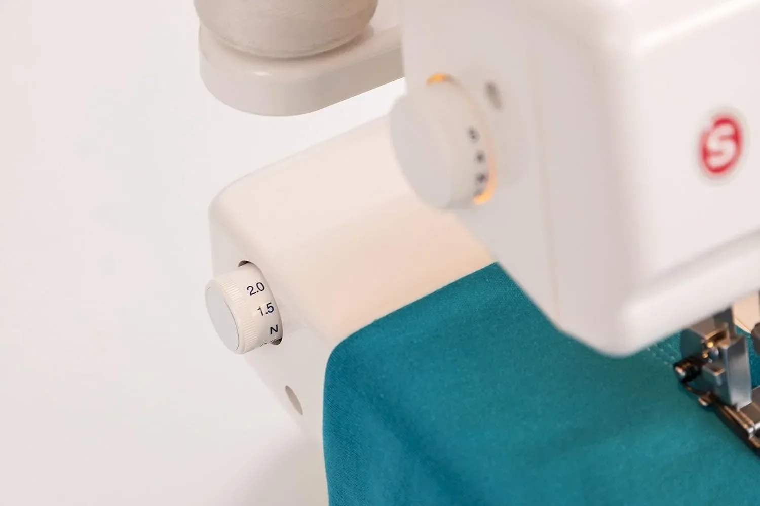 Sewing Machine Tools 14T968DC Serger Overlock with 2-3-4-5 Stitch Capability 1300 Stitches Per Minute Self Adjusting Sewing Made Easy White