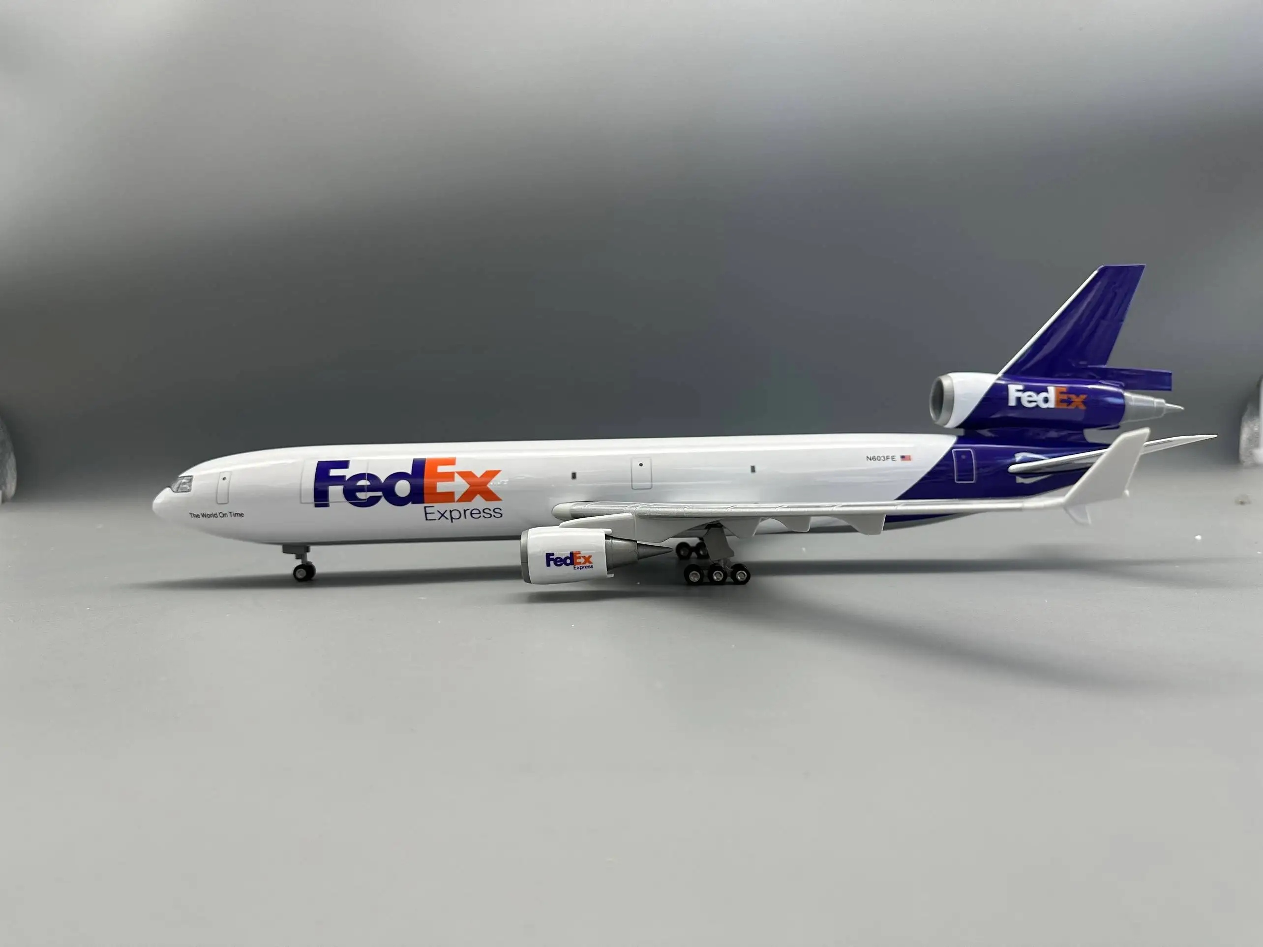 MD11 FedEx 화물 항공 47cm 1:130 스케일 모형 비행기 MD-11 레진 비행기 랜딩기어 및 바퀴 포함 항공기 장식품 선물