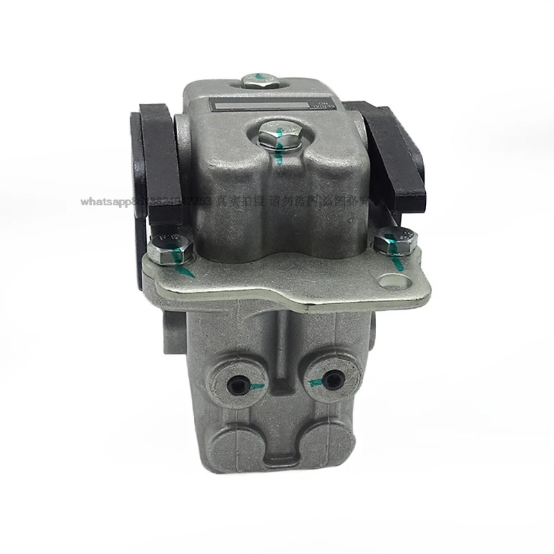 

Excavator Spare for Komatsu PC120-6 PC200-6 PC220-6 walking foot valve excavator parts foot pedal valve 7-hole