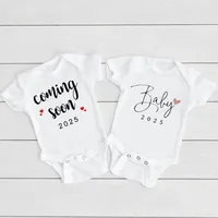 Baby Coming Soon 2025 Announcement Newborn Bodysuit Baby Romper Summer Boys Girls Outfits Body Pregnancy Reveal Clothes Jumpsuit 1