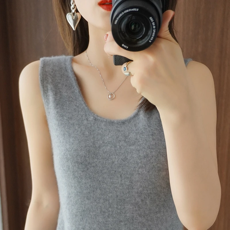 

2023 new 100% pure wool U-neck ladies' T-shirt fashion slim sweater cashmere bottoming slim vest female