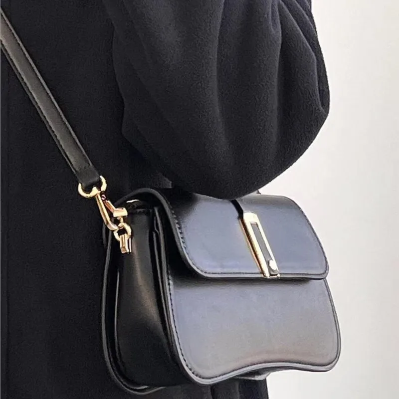 Retro Chain Black Handbag Women Leather Large Capacity Shoulder Bags Ladies Fashion High End Minimalist Commuter Crossbody Bag