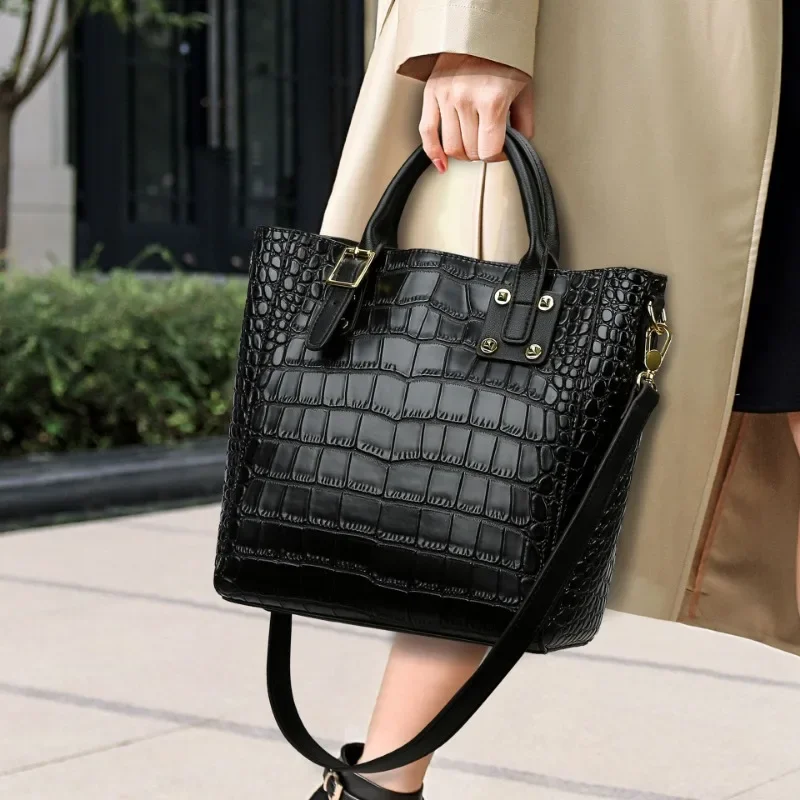 New Women's Bag, Niche Texture, Large Capacity, Fashionable and Simple Portable Bucket Bag, Solid Color Commuter Crossbody Bag