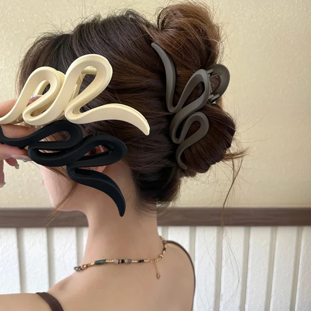 Elegant 13cm Matte Acrylic Wave Hair Claw Clip - 4 Chic Colors