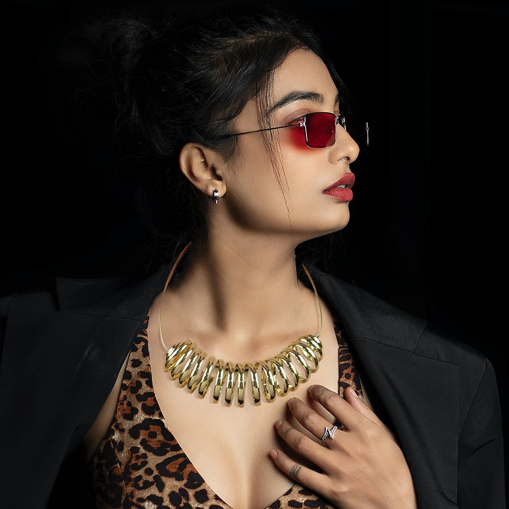 

KDLUN Metal Twist Torques Choker Necklace Statement Handmade Alloy Collar Necklace For Women Fashion Party Jewelry Unique Design