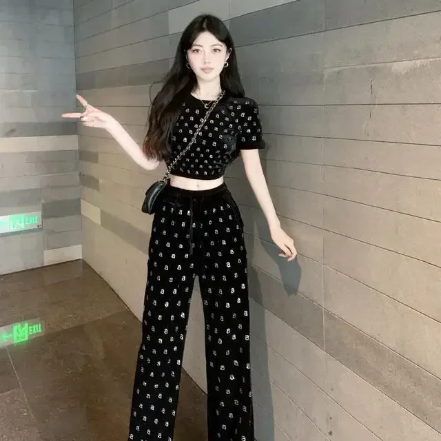 2024 New Velvet Two-piece Set with Foreign Style Heavy Industry Hot Diamond Short Sleeved Top and Casual Pants Set Design Sense