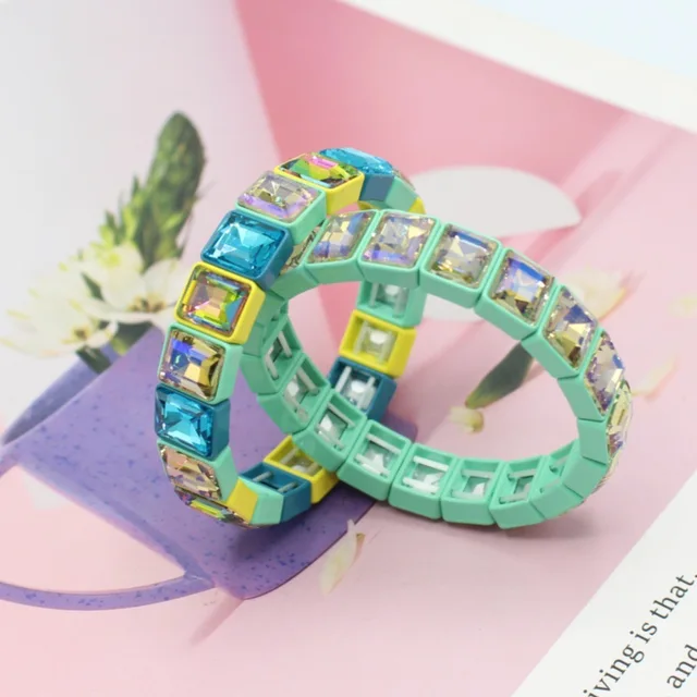 Bracelet élastique en cristal moka 2026 avec manchettes émaillées aux couleurs arc-en-ciel, accessoires pour couple en petite boîte 1
