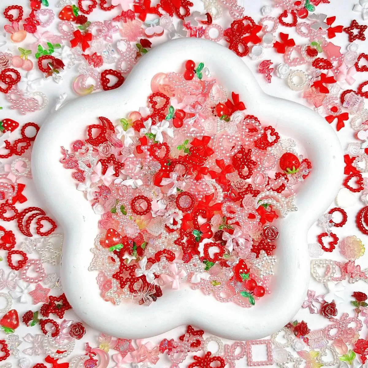 Random Mixed Sweet Red White Series Nail Charms 3D Resin Hollow Out Heart Bow Strawberry Cherry Nail Art Decorations Accessories 3