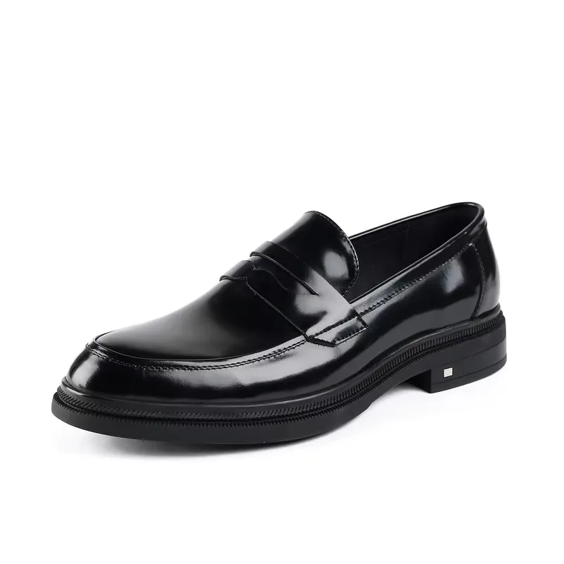 Patent leather pedal, leather loafers, cowhide men's shoes, business men's shoes. Thick bottom gloss