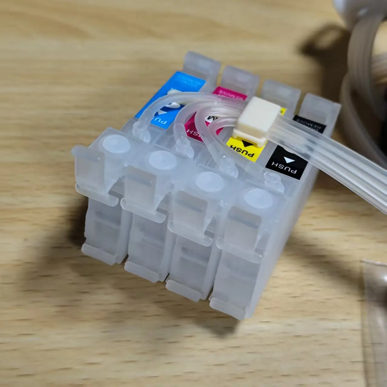 DIY Ciss 시스템은 Epson XP-211 212 213 230 231 240 241 430 434 452 455 2100 2101 2105 프린터용 칩리스 프로그램과 호환됩니다.