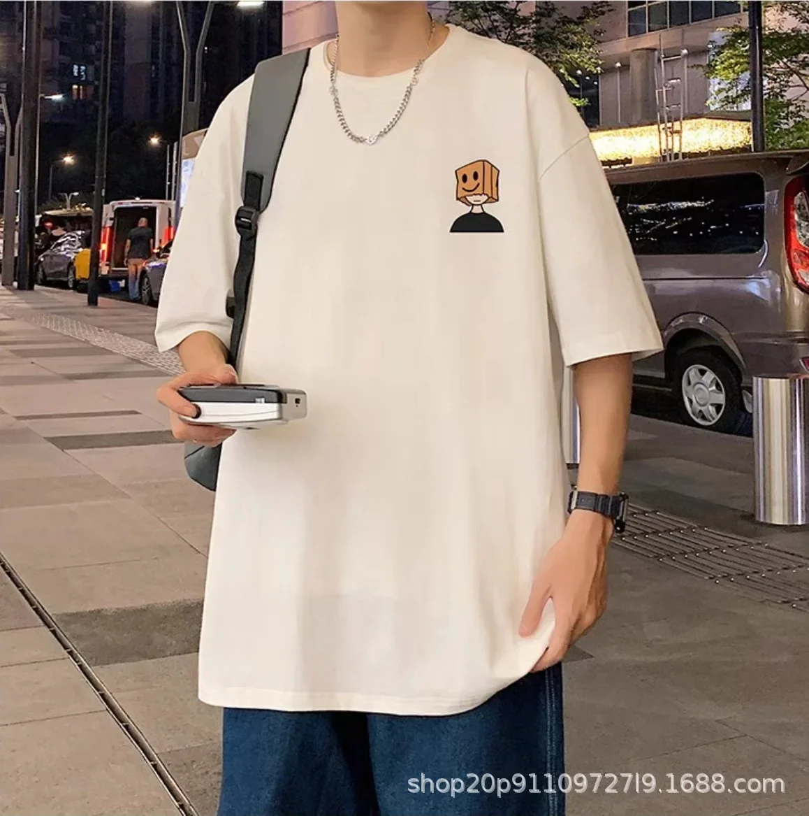 فضفاض عصري قصير الأكمام الرجال تي شيرت تنفس الكرتون طباعة الصيف أزياء عارضة أعلى نصف كم هونغ كونغ نمط المحملة