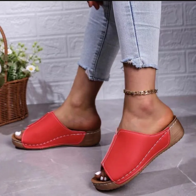 

Летние новые стильные женские сандалии на танкетке с открытым носком на толстой подошве, женские сандалии Т-образной формы из искусственной кожи, популярные женские Тапочки