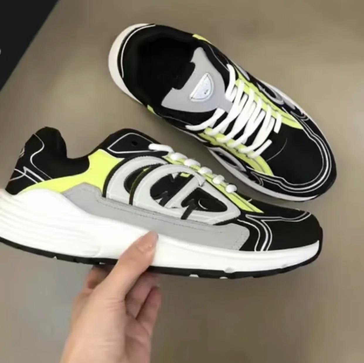 2024 Luxury Quality Casual Sneakers Lace-up Round Toe Running Shoes Leather Suede Patchwork Flat Shoes Fashion B30 Sneakers