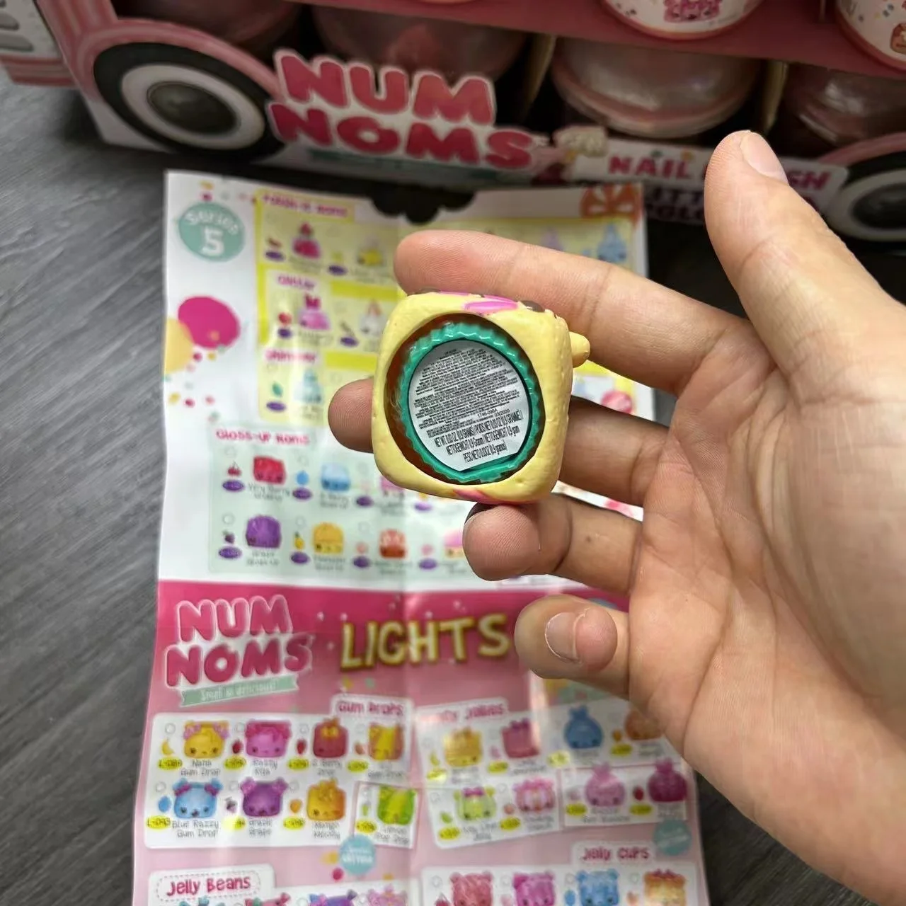 Num Noms series 5 Slime Surprise Toys for Girls Fluffy Slime Mystery Makeup Lip Gloss Smell Snackables Kawaii Dolls makeup toy princess pretend toys cosmetics set