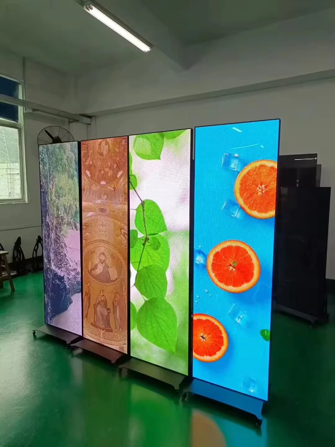 Indoor P2.5 LED advertising machine screen
