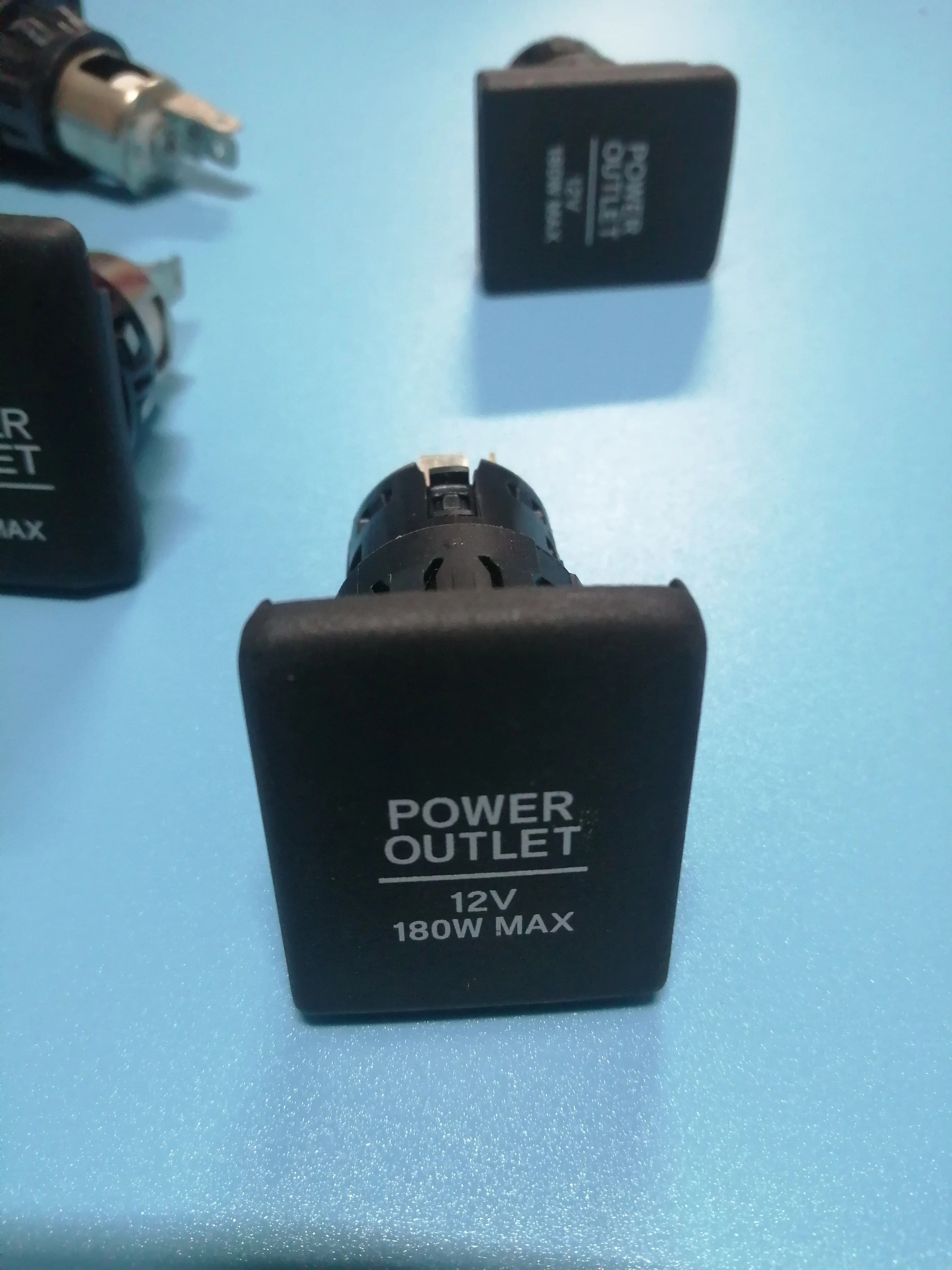 

Подходит для гнезда для преобразования питания прикуривателя Honda, гнезда для преобразования питания в багажник, новое устройство для захвата питания