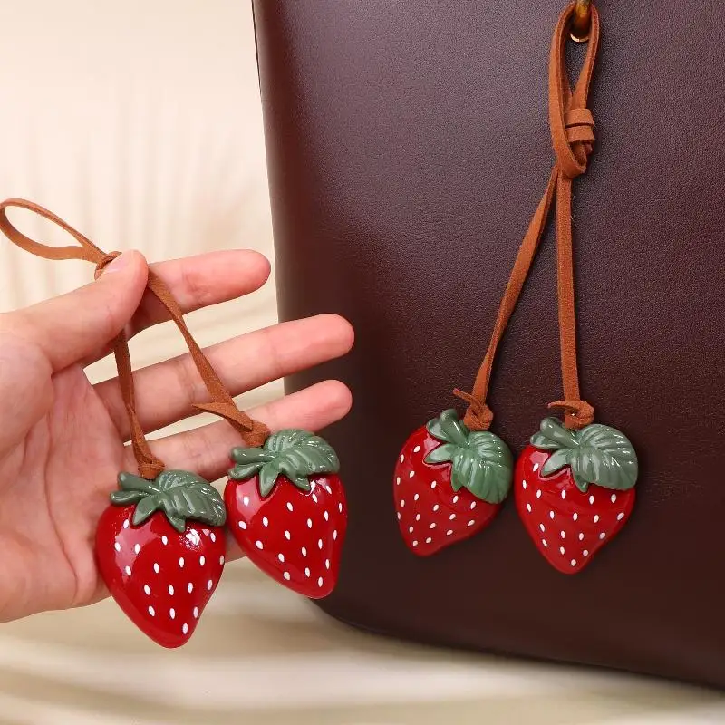 Neue süße Erdbeere Charme Tasche Anhänger Auto Schlüsselanhänger Gepäck Anhänger einfach alle passenden Tasche Dekoration Zubehör – Detail 1