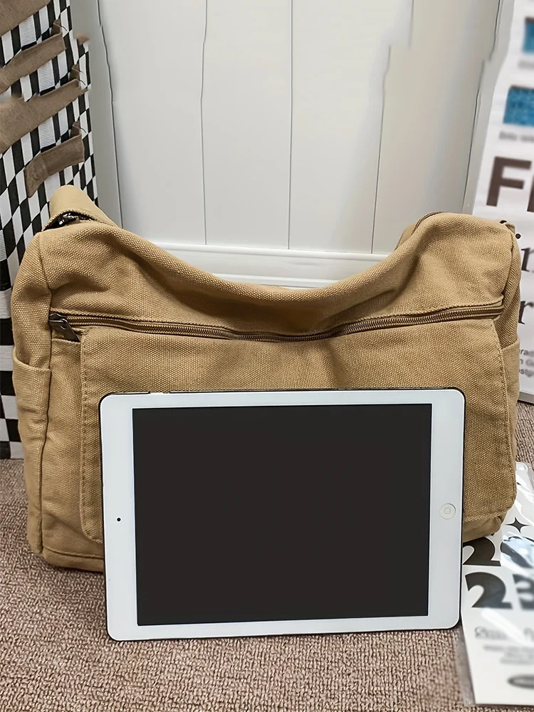 حقيبة هوبو كروس من القماش بسعة كبيرة، متوفرة بأربع...