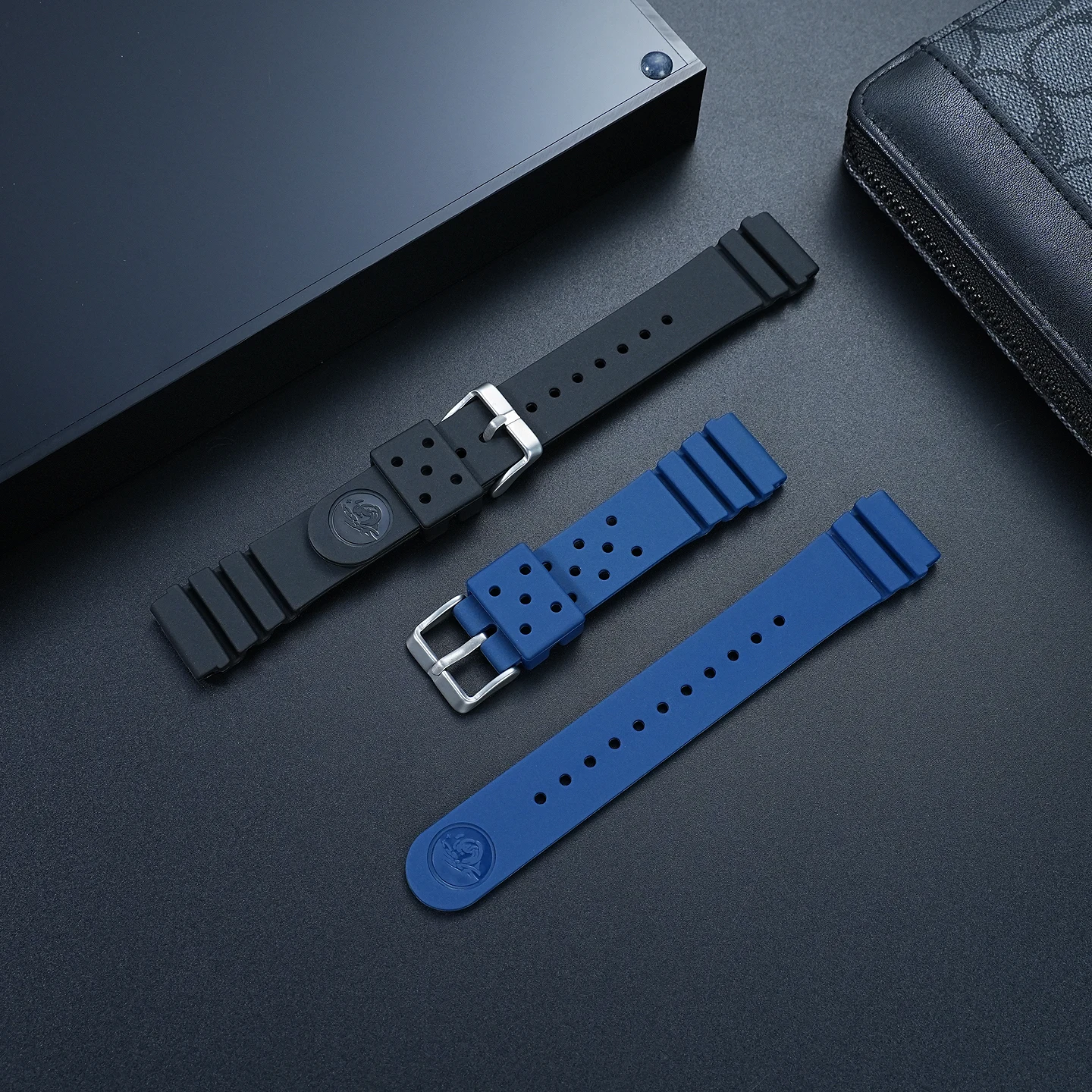Men's Sports Waterproof Silicone Watch Strap - 22mm Rubber Replacement Band