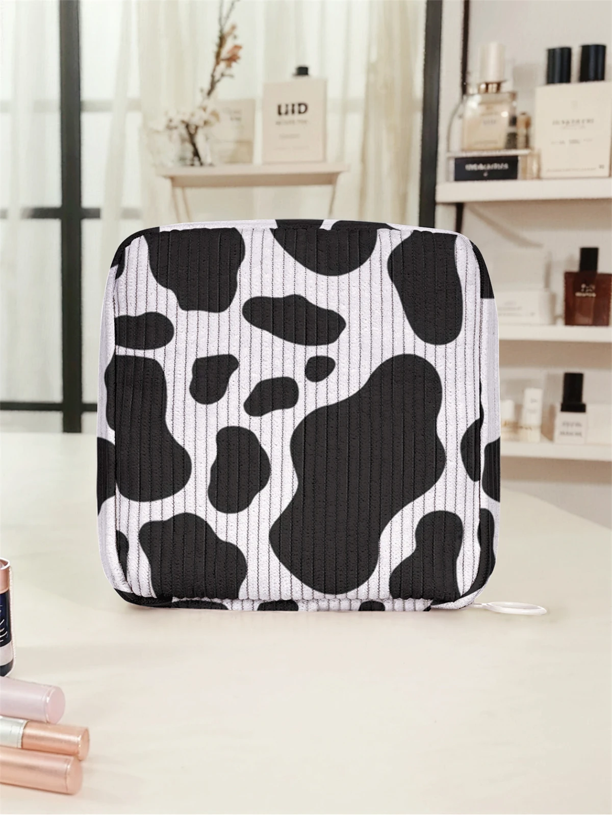 Cow pattern printed sanitary napkin storage bag, women's lightweight tissue bag, sanitary tissue bag