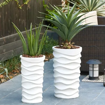 Set of 2 White Wave Concrete Planters 1