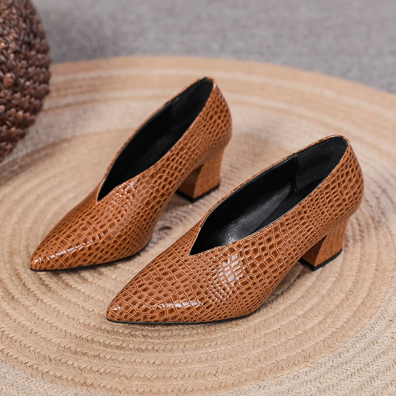 

NEW Square Heel Cusp High Heels Comfortable and Wear-resistant High Heels for Women Square Heel Slip-On Pumps Casual Plus Siz 41