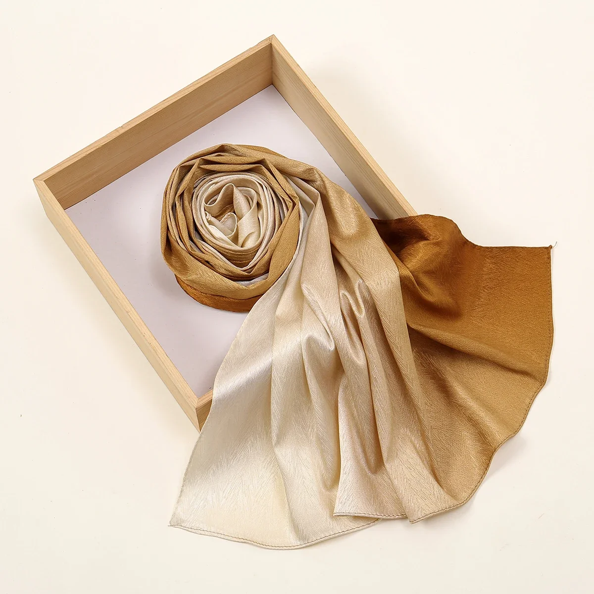 

Designer Luxury Woman Silk Scarves Printing Gradient Color Satin Hijab Head Scarf for Women Ombre Crinkle Long Shawls for Ladies