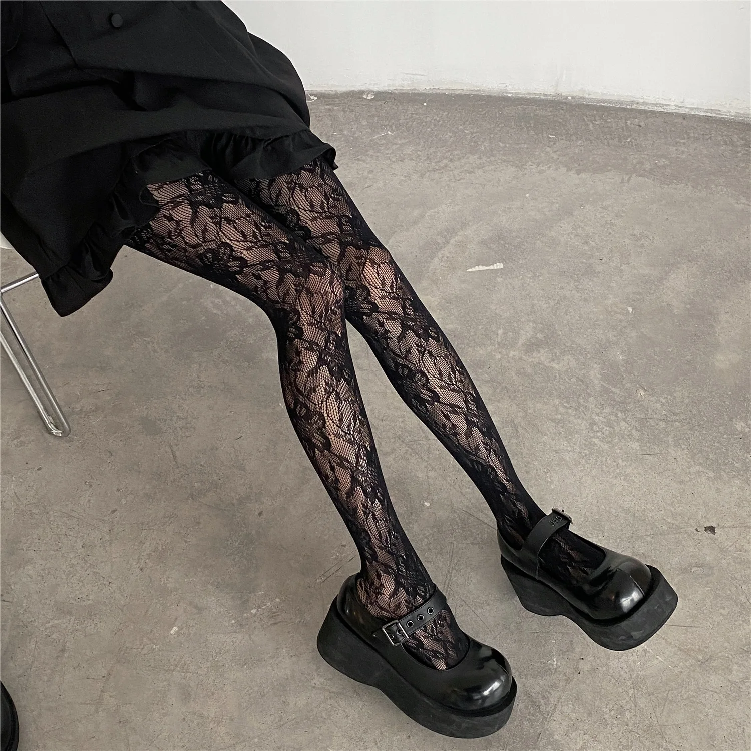 Description Picture 3 of itemLolita Lace Fishnet Stockings Pantyhose Retro Slim Super Stretch Leggings Stockings Sexy Pattern Underwear Women White Tights