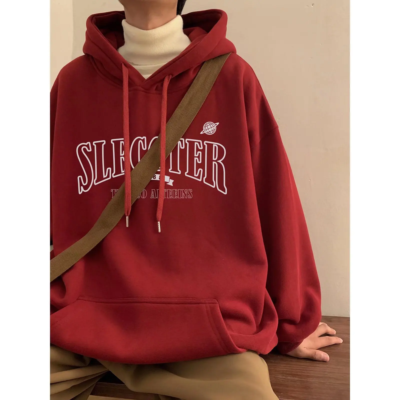 Рисунок 5 - Мужской повседневный серый свитер с капюшоном